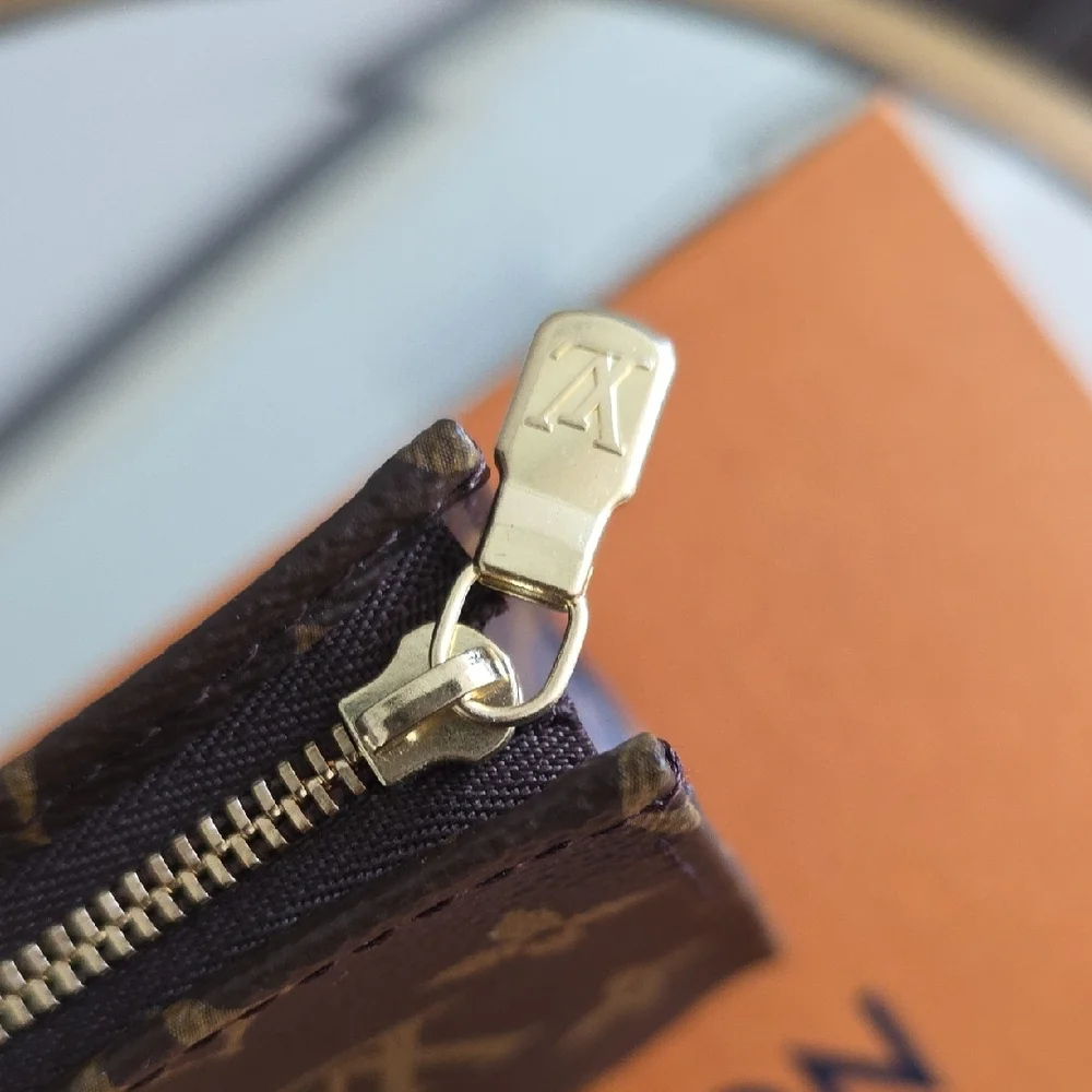 AUTHENTIC NEW Louis Vuitton Toiletry 15 Bag (Discontinued Model!!) - Picture 5 of 12